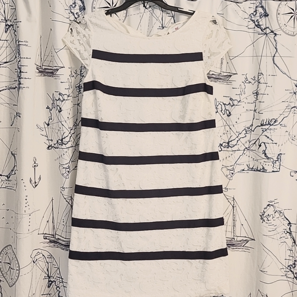 Lace anchor capped sleeve vineyard vines dress
